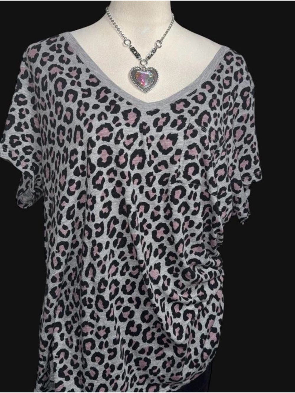torrid Gray & Pink Leopard V-Neck Short Sleeve Top